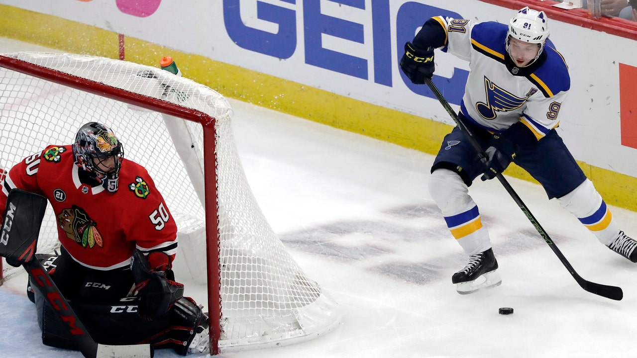 Blackhawks end 8-game skid, beat Blues 1-0
